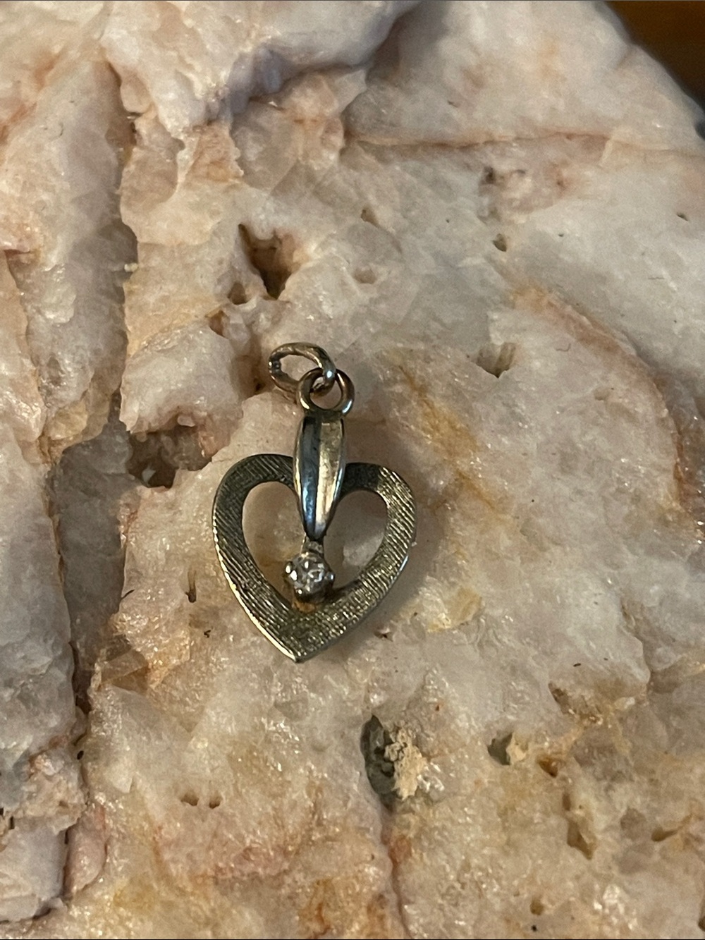 14 K White Gold Heart Pendant With Diamond Stone